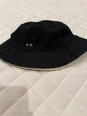 GAP 90s Women’s Black Bucket Hat with Black-and-White Gingham Trim - Size S/M